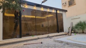 بناء مجالس بنظام الهيلك الحديد والساندوش بنل مضلات سواتر هناجر